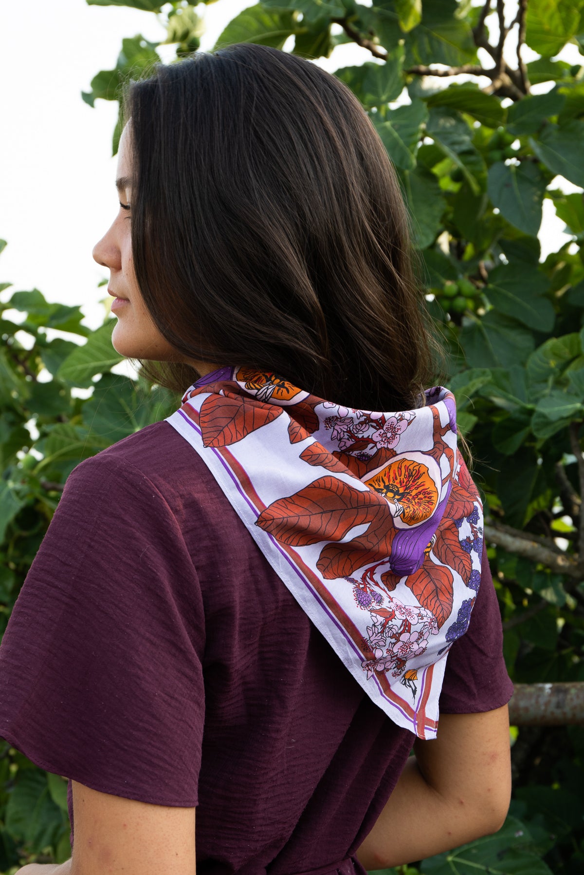 "Figs and blackberries" bandana BIG 70x70 cm